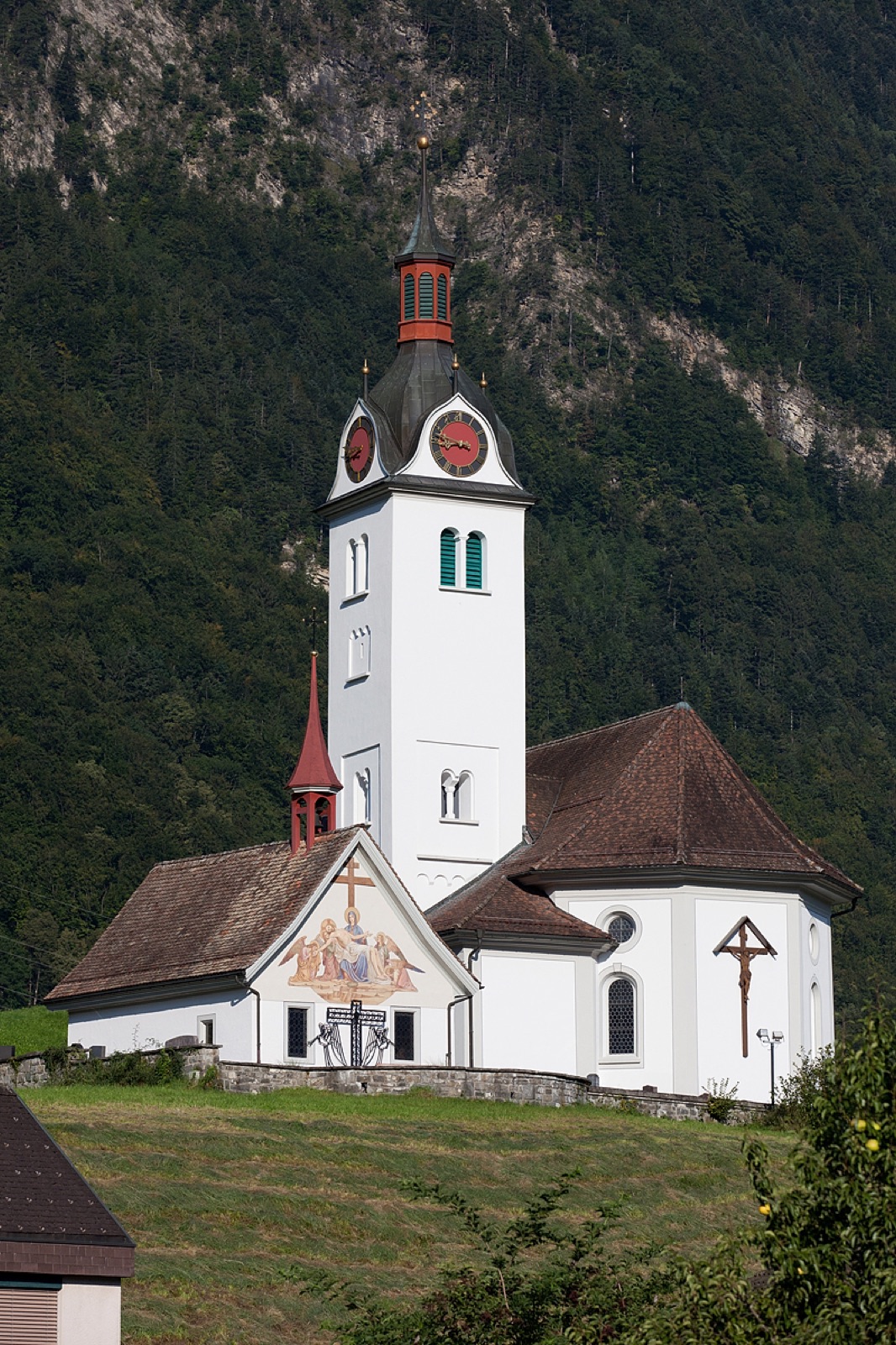 Katholische Kirche St. Andreas, Friedhofkapelle, Pfarrhaus und Beinhaus St. Ottilien in Switzerland
