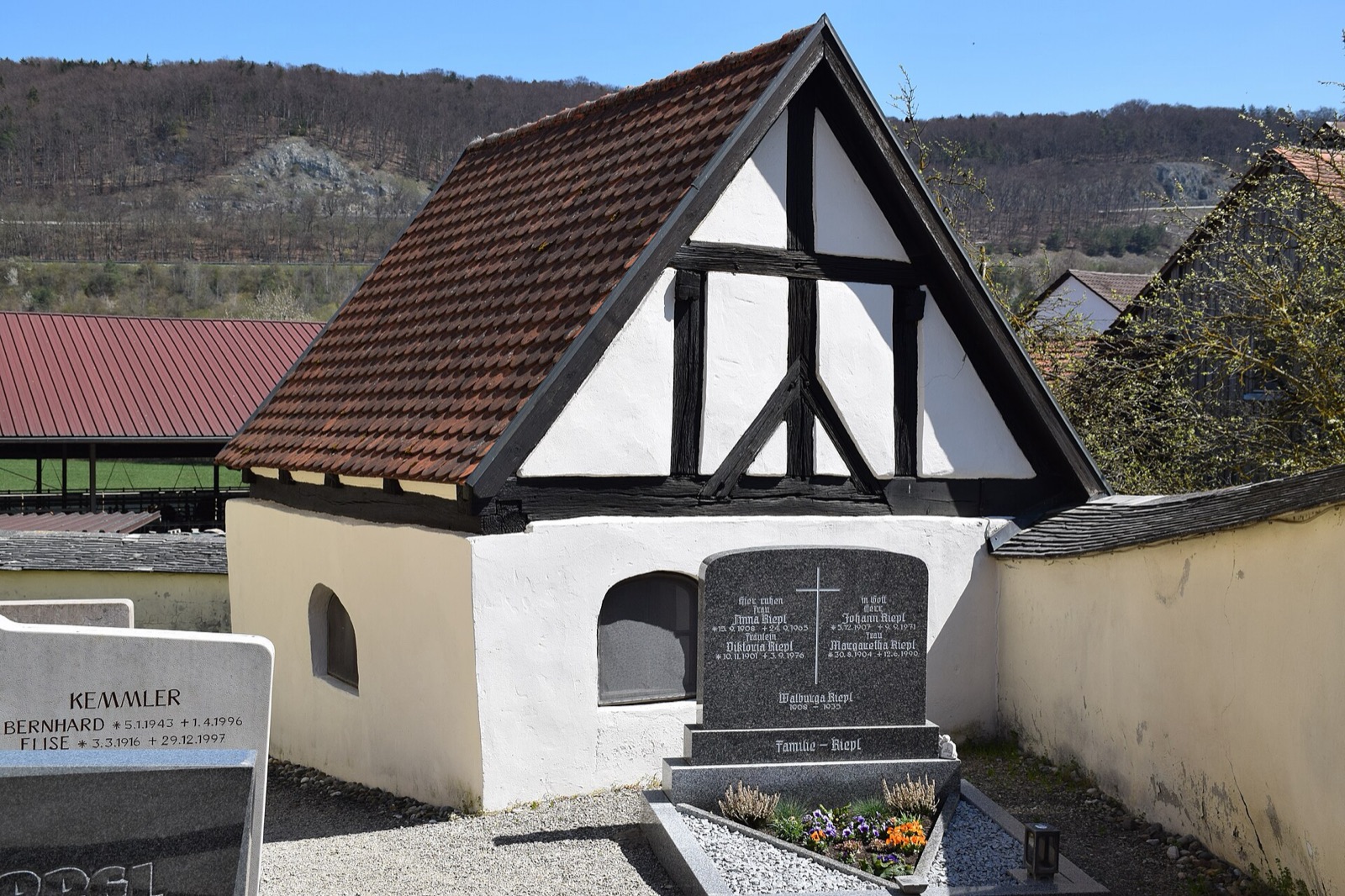 Beinhaus Ilbling 1 in Kinding in Germany
