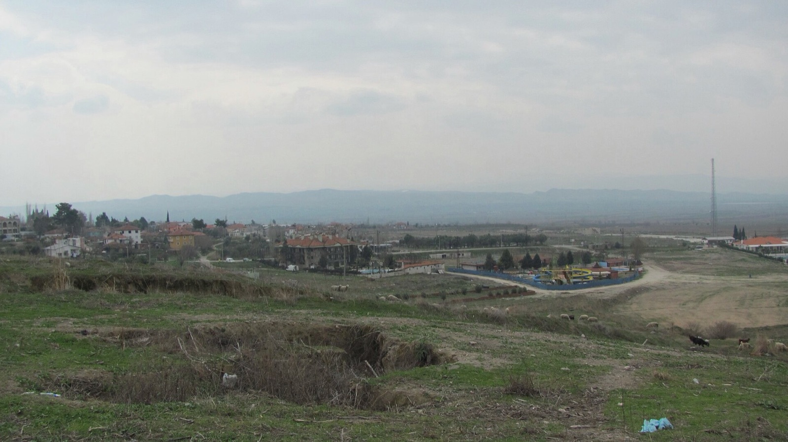 White terraces built by hot water in Denizli, Türkiye